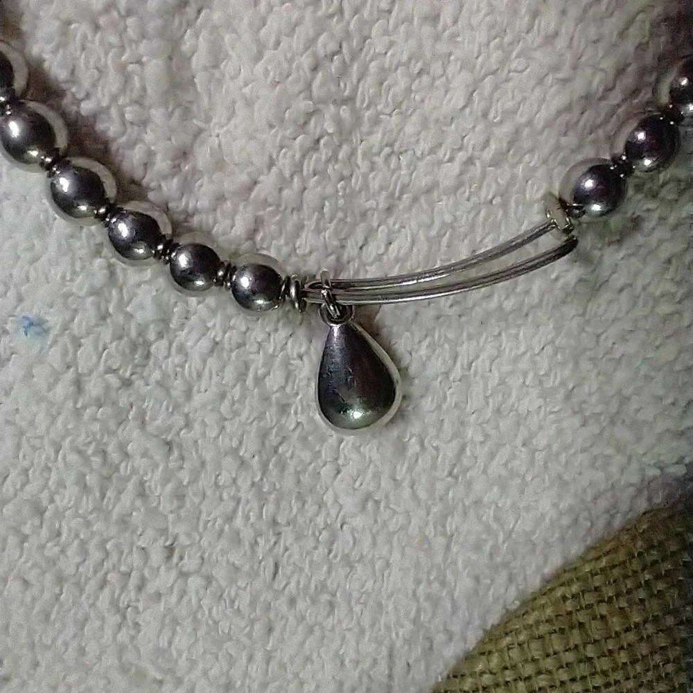 Silvertone beaded wire bracelet